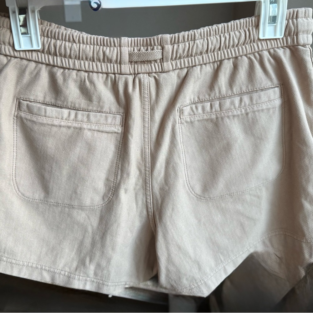 Athleta Farallon Beige/Kahki Shorts Sz 4 - Picture 3 of 4